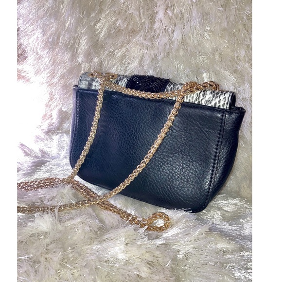 Chain Crossbody Purse - Picture 7 of 8